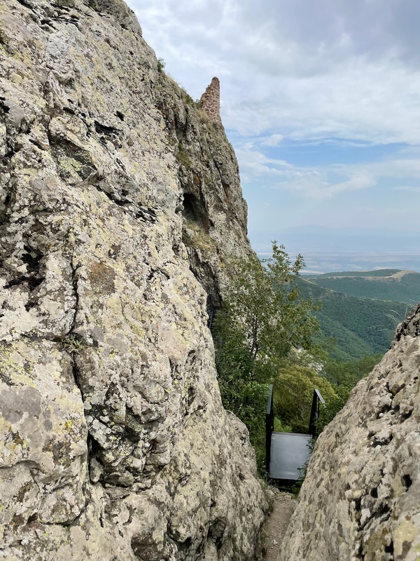 Narrow rock passage — Korogli fortress