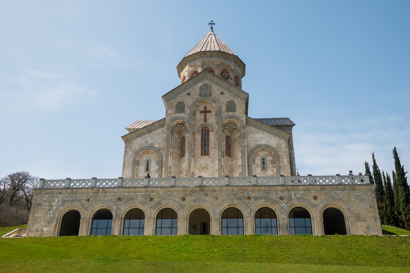 Bodbe cathedral — front view