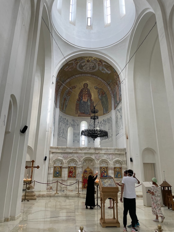 Bodbe cathedral interior — mosaic